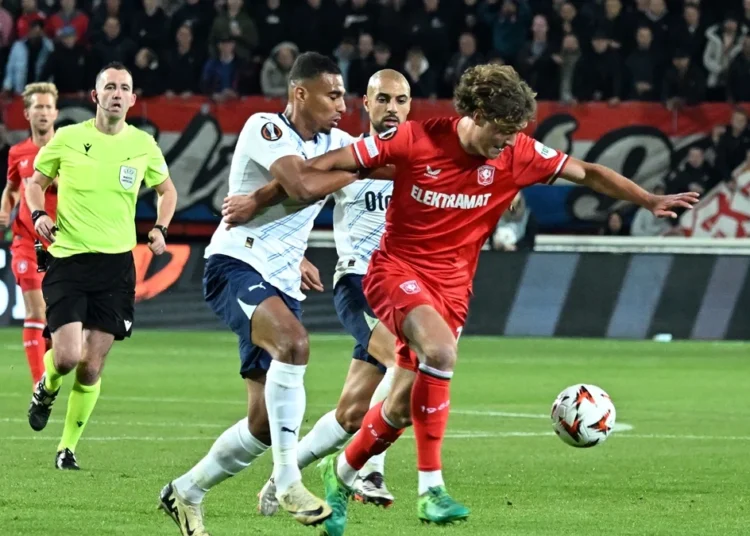 Fenerbahçe, Twente deplasmanından 1 puanla döndü 1 Fenerbahçe, Twente deplasmanından 1 puanla döndü