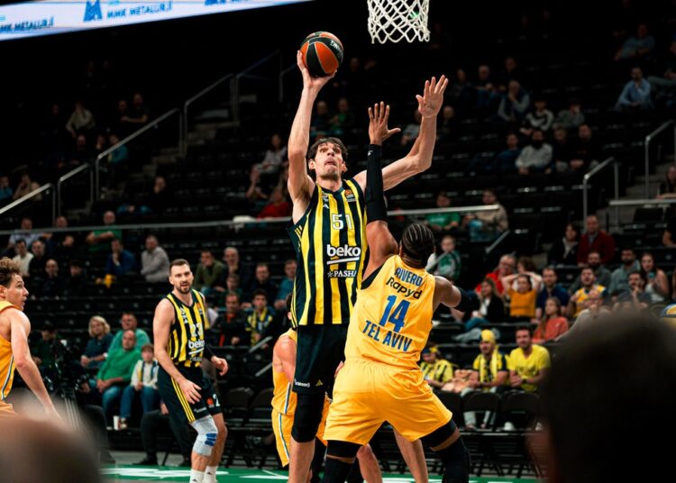 Fenerbahçe Beko, İsrail ekibi Maccabi Playtika’yı 84-82 yendi 1 Fenerbahçe Beko, İsrail ekibi Maccabi Playtika’yı 84-82 yendi