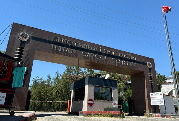İlhan Cavcav’ın kemikleri sızladı! Gençlerbirliği'nin şampiyonluk kupası bile haczedildi 1 İlhan Cavcav’ın kemikleri sızladı! Gençlerbirliği’nin şampiyonluk kupası bile haczedildi