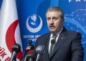 Hüsnü Yusuf Turabiç yazdı l Memleketimden siyasetçi manzaraları!