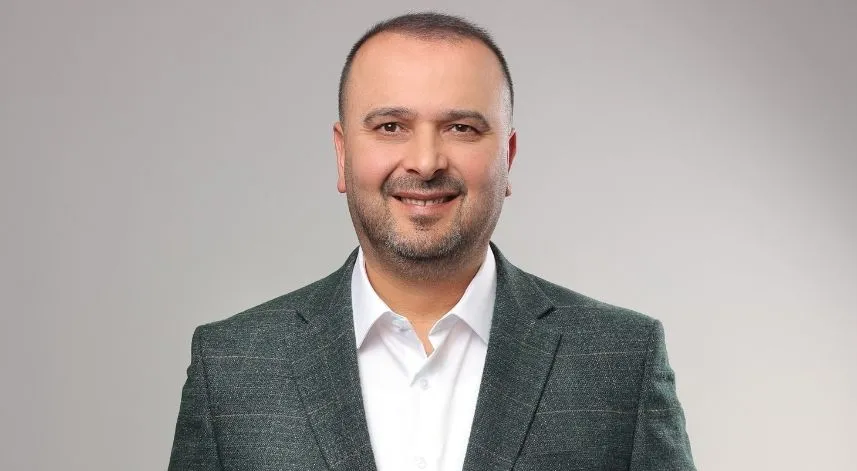 Hüsnü Yusuf Turabiç yazdı l Memleketimden siyasetçi manzaraları! 2 Hüsnü Yusuf Turabiç yazdı l Memleketimden siyasetçi manzaraları!