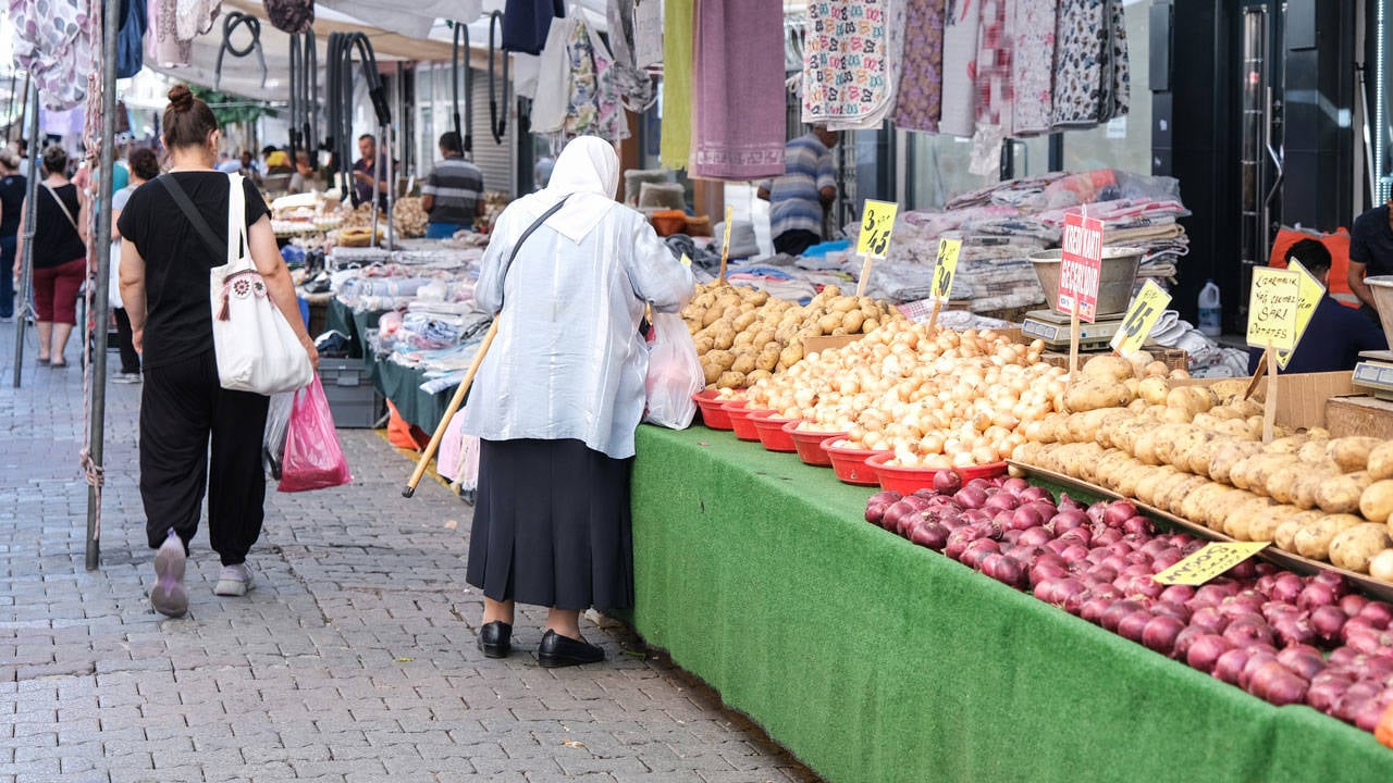 İBB, 10 bin dar gelirli emekliye yıllık 10 bin liralık ‘pazar desteği’ verecek 2 İBB, 10 bin dar gelirli emekliye yıllık 10 bin liralık ‘pazar desteği’ verecek
