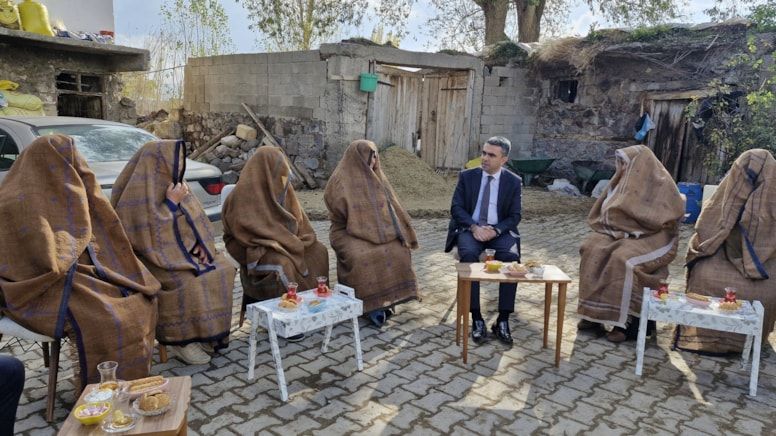 Erzurum Valiliği'nin 'ihramlı kadınlar' paylaşımı tartışma oluşturdu 5 Erzurum Valiliği'nin 'ihramlı kadınlar' paylaşımı tartışma oluşturdu