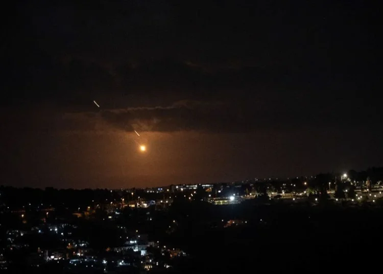 İsrail Ordu Sözcüsü: İran'ın füze saldırısının bir bedeli olacak 1 İsrail Ordu Sözcüsü: İran’ın füze saldırısının bir bedeli olacak