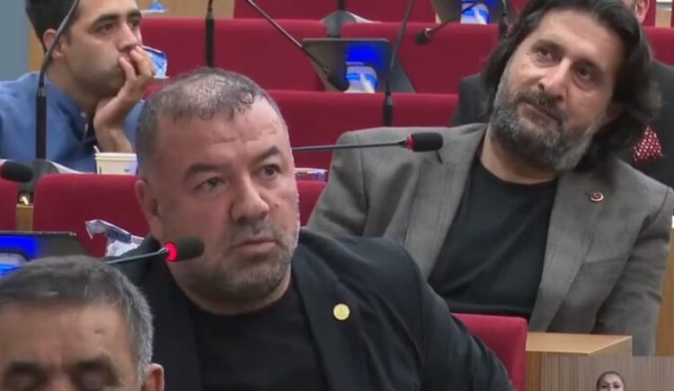 "Öldürenler kadar ölen kadınlar da suçlu" diyen Latif Aydemir AK Parti’den istifa etti 1 “Öldürenler kadar ölen kadınlar da suçlu” diyen Latif Aydemir AK Parti’den istifa etti