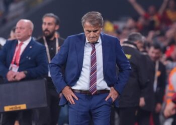 Şenol Güneş taraftardan özür diledi: ‘Bundan kötü oyun olamaz’