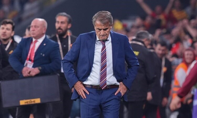 Şenol Güneş taraftardan özür diledi: 'Bundan kötü oyun olamaz' 1 Şenol Güneş taraftardan özür diledi: ‘Bundan kötü oyun olamaz’