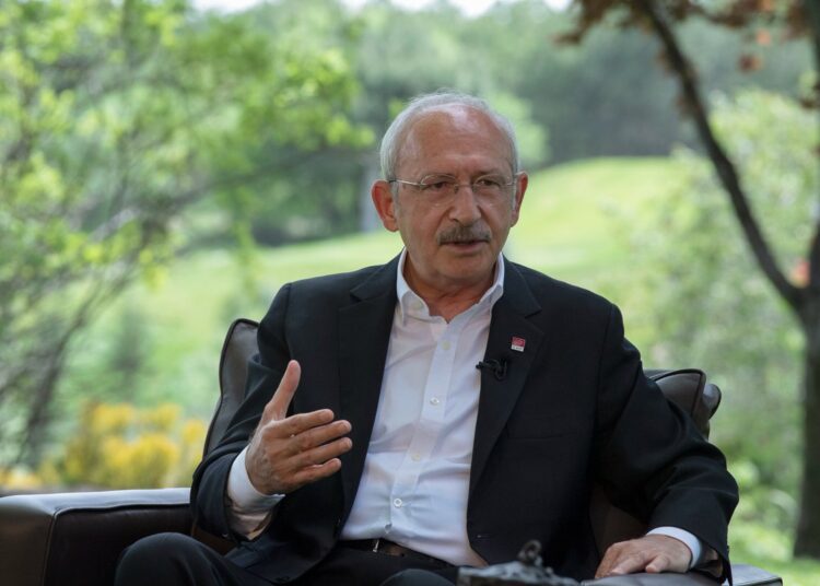 Kılıçdaroğlu'na yakın isimlerden milletvekillerine 'Bize katılın' telefonu 1 Kılıçdaroğlu, Erdoğan’a karşı çok sert: Lanet olsun sana da kurduğun düzene de