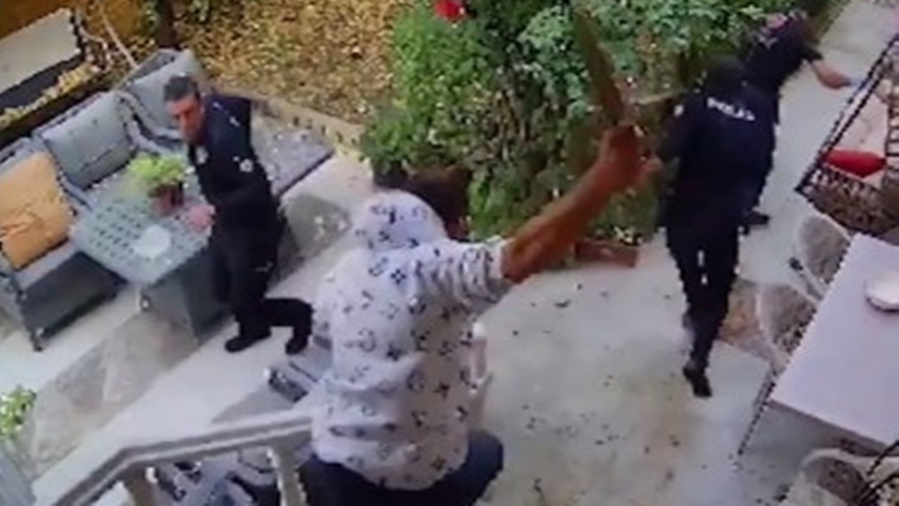 Konya'da polise bıçaklı saldırı! Polis memurunun durumu ağır 2 Konya'da polise bıçaklı saldırı! Polis memurunun durumu ağır