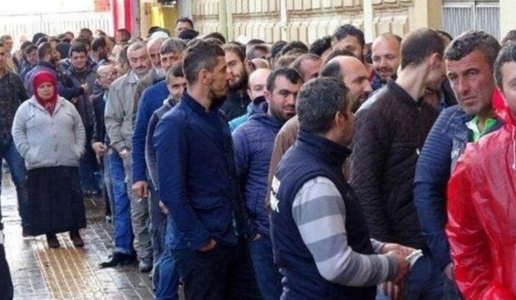 DİSK-AR: Bir yılda 2,2 milyon kişi işini kaybetti
