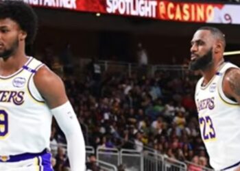 NBA tarihinde bir ilk: LeBron James, oğlu ile aynı takımda oynadı 9 NBA tarihinde bir ilk: LeBron James, oğlu ile aynı takımda oynadı
