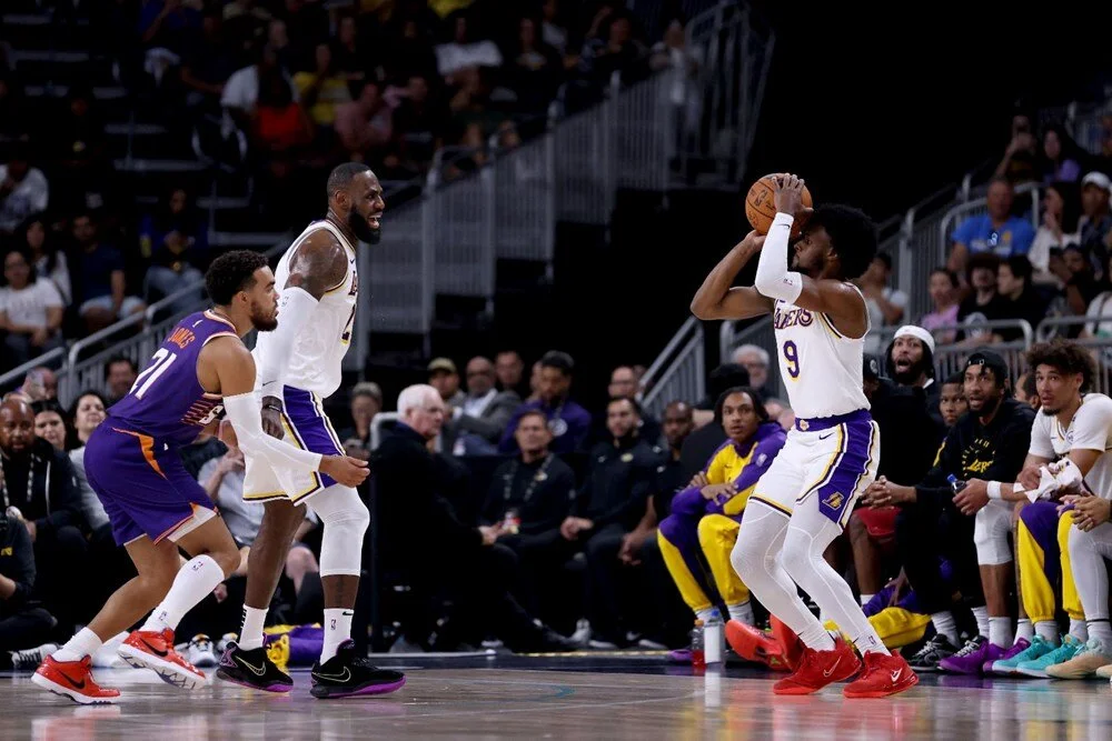 NBA tarihinde bir ilk: LeBron James, oğlu ile aynı takımda oynadı