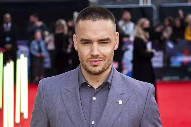 Ünlü şarkıcı Liam Payne, kaldığı otelin balkonundan düşerek hayatını kaybetti! 4 Ünlü şarkıcı Liam Payne, kaldığı otelin balkonundan düşerek hayatını kaybetti!