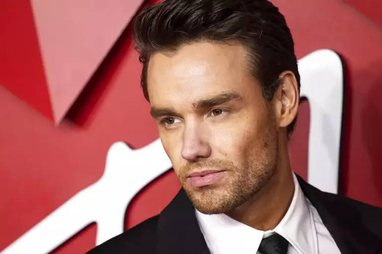 Ünlü şarkıcı Liam Payne, kaldığı otelin balkonundan düşerek hayatını kaybetti! 2 Ünlü şarkıcı Liam Payne, kaldığı otelin balkonundan düşerek hayatını kaybetti!