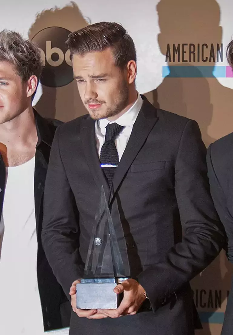 Ünlü şarkıcı Liam Payne, kaldığı otelin balkonundan düşerek hayatını kaybetti! 8 Ünlü şarkıcı Liam Payne, kaldığı otelin balkonundan düşerek hayatını kaybetti!