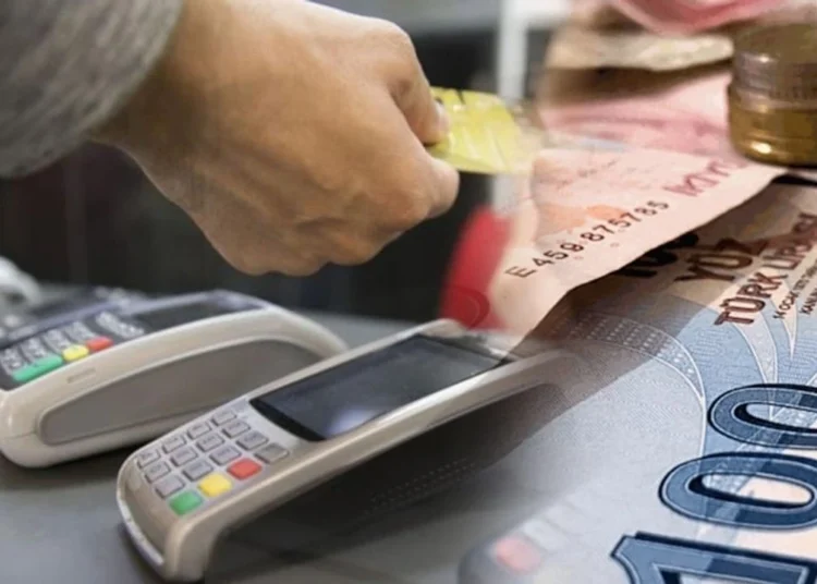 Kart limiti 100 bin TL’nin üzerinde olanlar akın edince bankalardan ‘düşürmeyin’ mesajı 1 Kart limiti 100 bin TL’nin üzerinde olanlar akın edince bankalardan ‘düşürmeyin’ mesajı