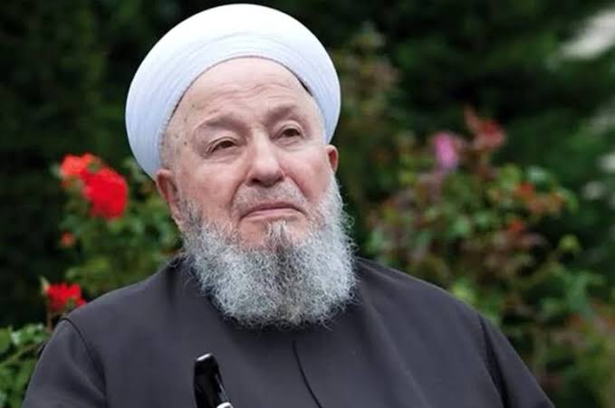 Mahmut Efendi’nin oğlu, Fatih Camii’nden son yolculuğuna uğurlandı 3 Mahmut Efendi’nin oğlu, Fatih Camii’nden son yolculuğuna uğurlandı