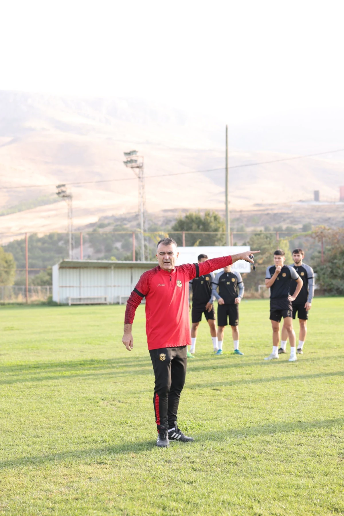 Yeni Malatyaspor'dan açıklama: Depremden etkilendik, ligden çekilmek istiyoruz 3 Yeni Malatyaspor'dan açıklama: Depremden etkilendik, ligden çekilmek istiyoruz