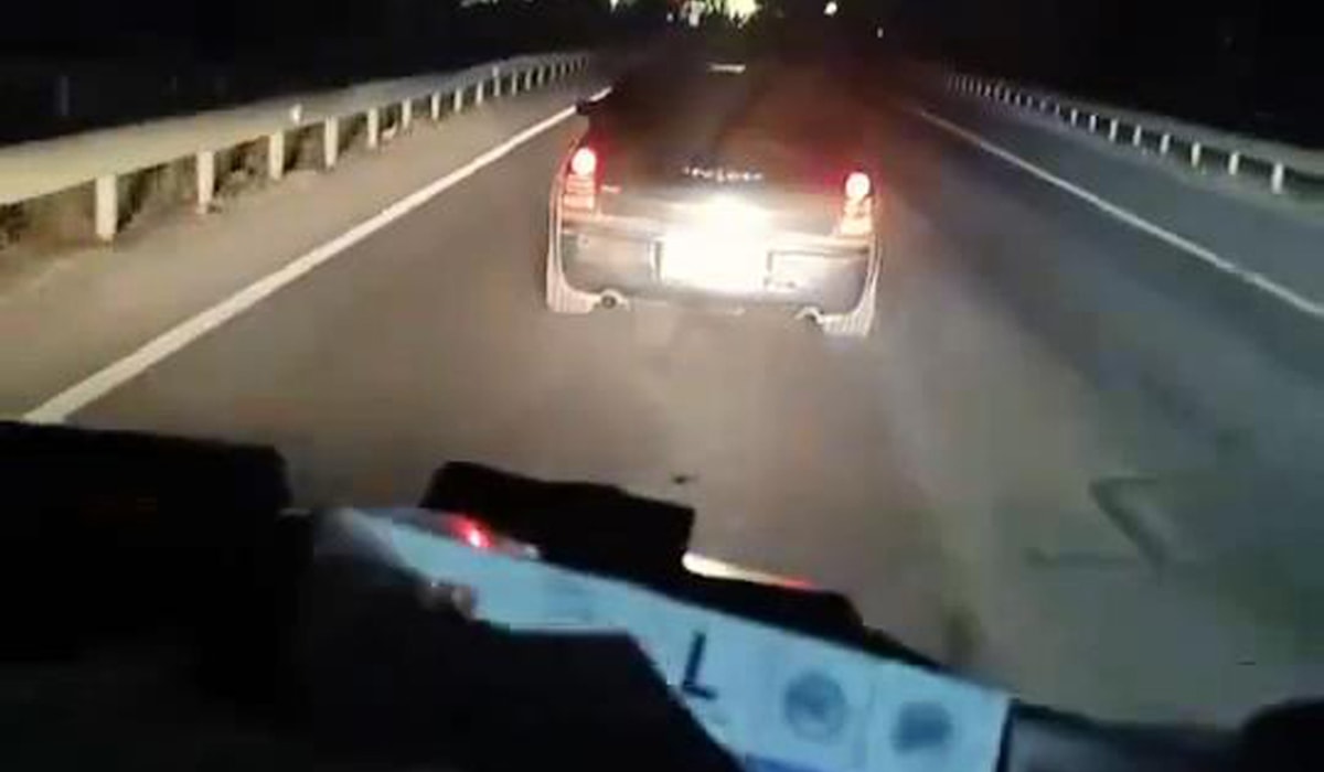 Ambulansa yol vermeyen otomobil sürücüsü O.Ç. tutuklandı 2 Ambulansa yol vermeyen otomobil sürücüsü O.Ç. tutuklandı