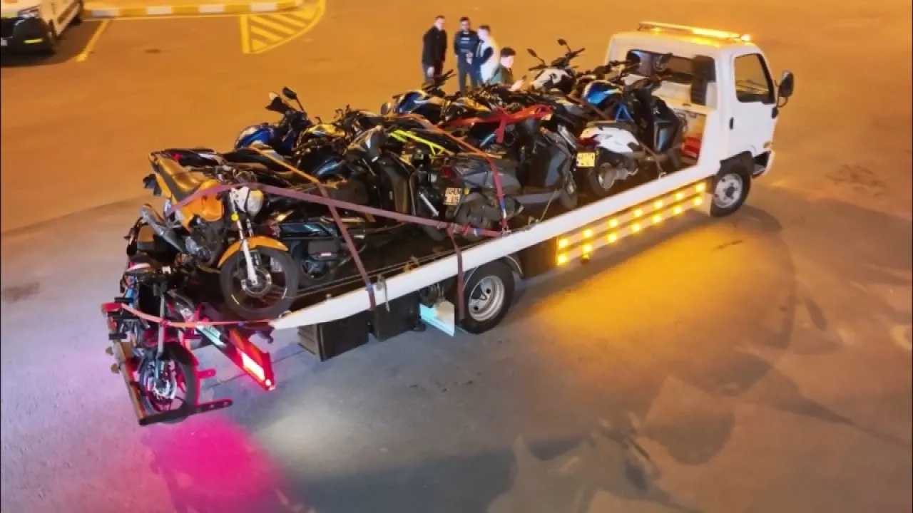 Eyüpsultan'da trafiği tehlikeye sokan motosikletlilere 251 bin lira ceza 7 Eyüpsultan'da trafiği tehlikeye sokan motosikletlilere 251 bin lira ceza