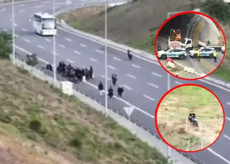 Eyüpsultan'da trafiği tehlikeye sokan motosikletlilere 251 bin lira ceza 1 Eyüpsultan’da trafiği tehlikeye sokan motosikletlilere 251 bin lira ceza