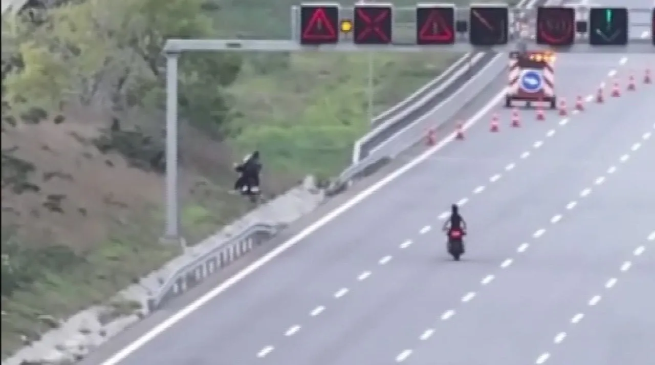 Eyüpsultan'da trafiği tehlikeye sokan motosikletlilere 251 bin lira ceza 5 Eyüpsultan'da trafiği tehlikeye sokan motosikletlilere 251 bin lira ceza