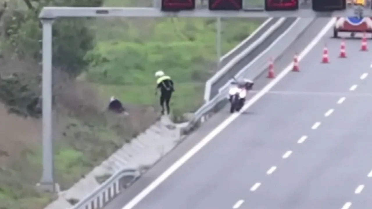 Eyüpsultan'da trafiği tehlikeye sokan motosikletlilere 251 bin lira ceza 3 Eyüpsultan'da trafiği tehlikeye sokan motosikletlilere 251 bin lira ceza