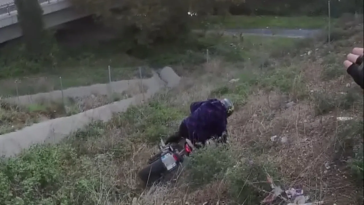 Eyüpsultan'da trafiği tehlikeye sokan motosikletlilere 251 bin lira ceza 8 Eyüpsultan'da trafiği tehlikeye sokan motosikletlilere 251 bin lira ceza