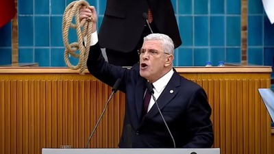 Müsavat Dervişoğlu urgan fırlattı, Bahçeli cevap vermedi o ipi istedi! 2 Müsavat Dervişoğlu urgan fırlattı, Bahçeli cevap vermedi o ipi istedi!