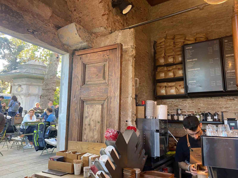 Tarihî muvakkithane binası, zincir kahveciye kiralandı 4 Tarihî muvakkithane binası, zincir kahveciye kiralandı