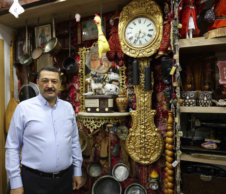 Emlakçı değil adeta antika müzesi