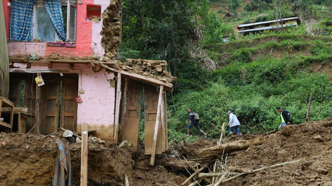 Nepal’de sel ve heyelanlarda ölenlerin sayısı 241’e yükseldi 4 Nepal’de sel ve heyelanlarda ölenlerin sayısı 241’e yükseldi