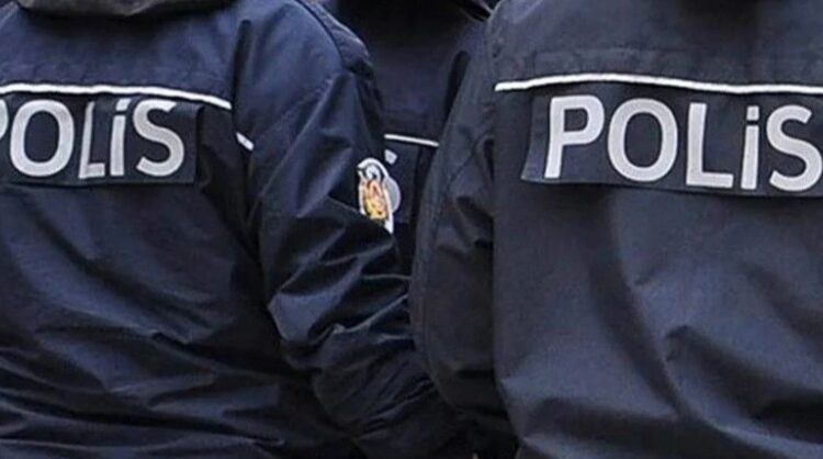 Havalimanı'nda görev başındaki polis, beylik tabancasıyla intihar etti 1 Havalimanı’nda görev başındaki polis, beylik tabancasıyla intihar etti