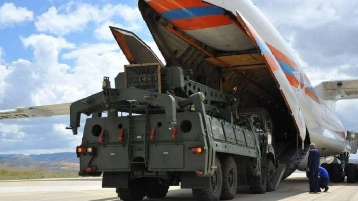 Lavrov: Türkiye S-400’leri başka bir ülkeye satamaz 2 Lavrov: Türkiye S-400’leri başka bir ülkeye satamaz