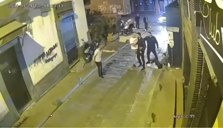 Beyoğlu tacizcileri önce serbest bırakıldı, sonra yeniden gözaltına alındı 3 Beyoğlu tacizcileri önce serbest bırakıldı, sonra yeniden gözaltına alındı