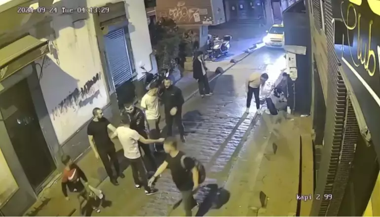 Beyoğlu tacizcileri önce serbest bırakıldı, sonra yeniden gözaltına alındı 4 Beyoğlu tacizcileri önce serbest bırakıldı, sonra yeniden gözaltına alındı