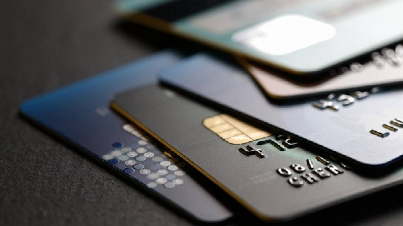 Limiti 100 bin liranın üzerinde olan kredi kartından 750 lira alınacak