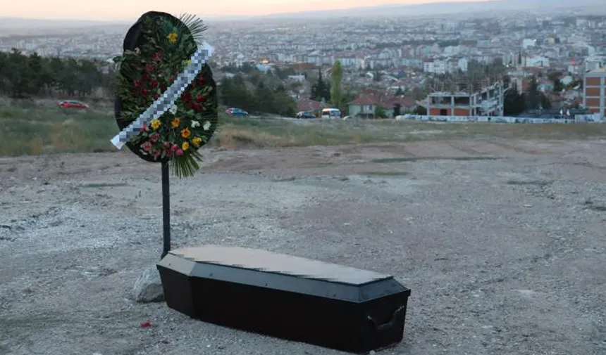 Boş arazinin ortasına tabut ve çelenk bıraktılar 5 Boş arazinin ortasına tabut ve çelenk bıraktılar