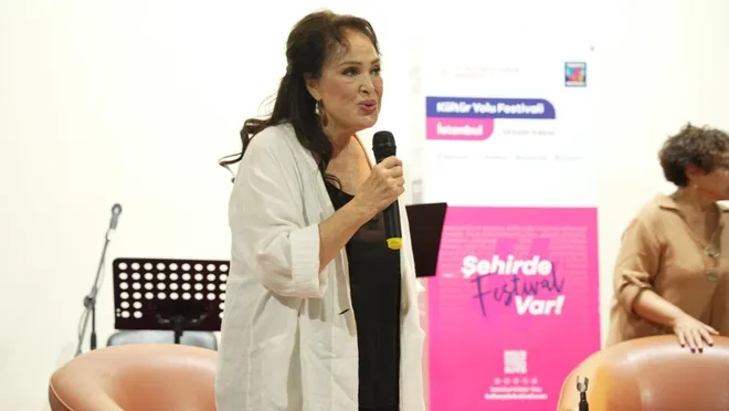 Türkan Şoray, kadın mahkumlarla buluştu: 'İçinizdeki ışığı kaybetmeyin' 2 Türkan Şoray, kadın mahkumlarla buluştu: 'İçinizdeki ışığı kaybetmeyin'