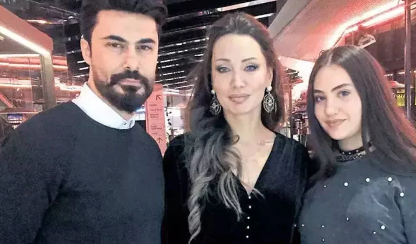 Şarkıcı Umut Akyürek ve eşi anlattı: Kızımız madde bağımlısı, ya kendini ya da birini öldürecek 3 Şarkıcı Umut Akyürek ve eşi anlattı: Kızımız madde bağımlısı, ya kendini ya da birini öldürecek