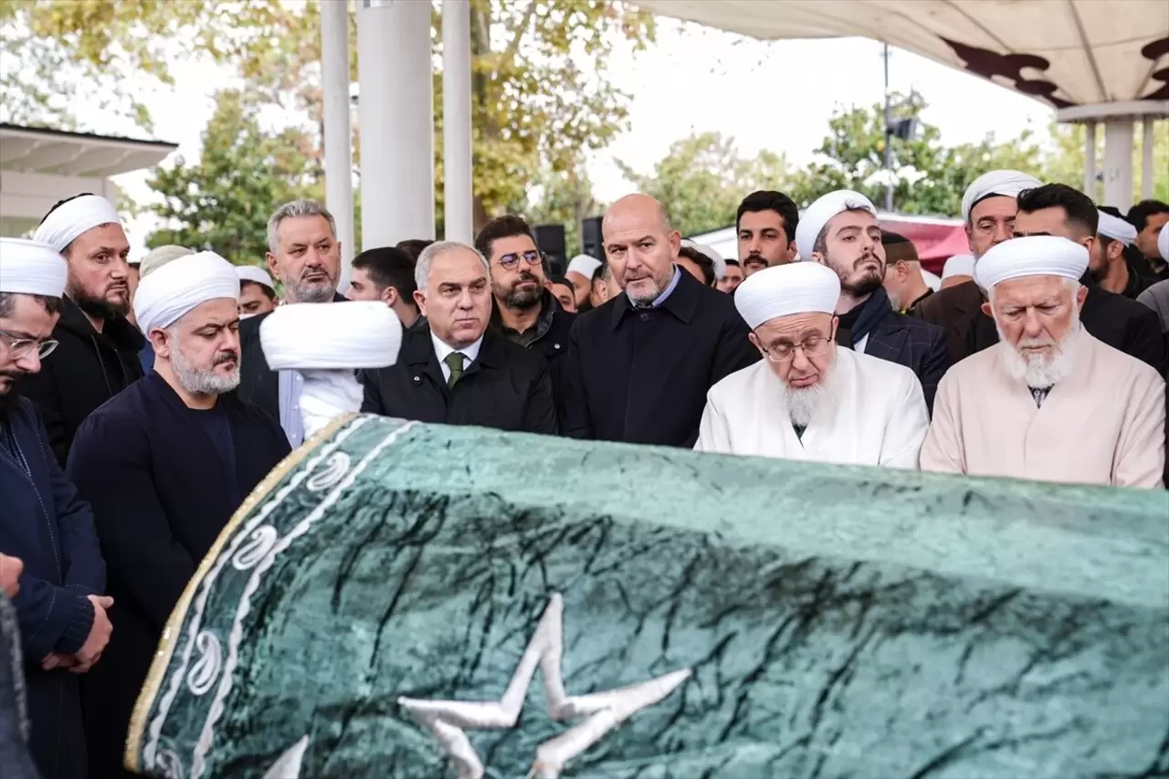 Mahmut Efendi’nin oğlu, Fatih Camii’nden son yolculuğuna uğurlandı 7 Mahmut Efendi’nin oğlu, Fatih Camii’nden son yolculuğuna uğurlandı