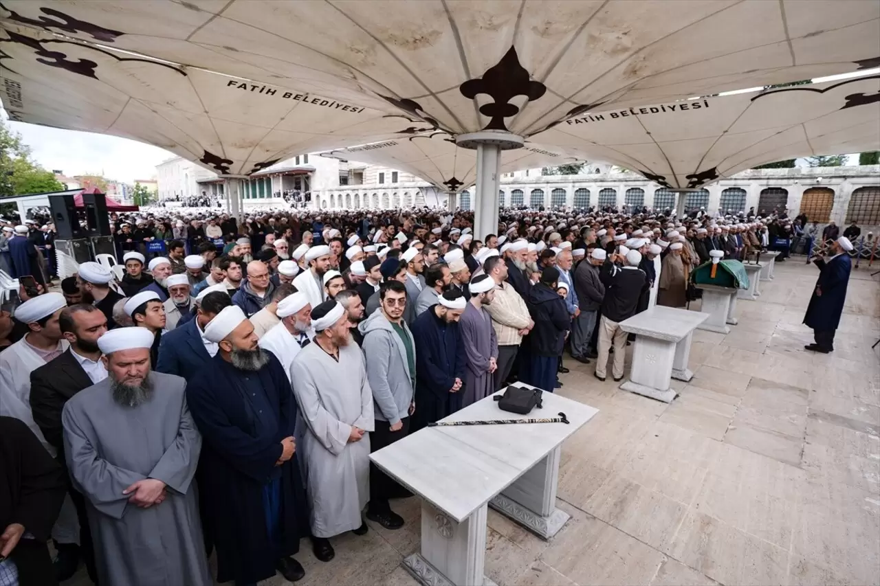 Mahmut Efendi’nin oğlu, Fatih Camii’nden son yolculuğuna uğurlandı