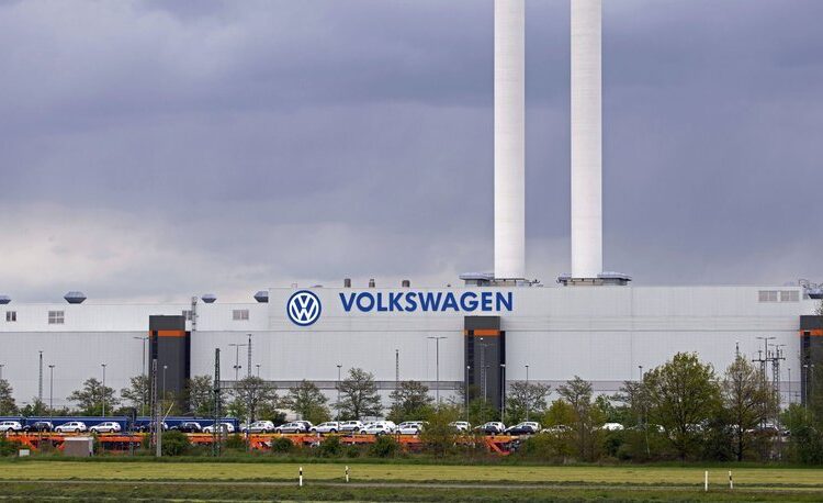Volkswagen'in üç fabrikayı kapatma planı 650 bin çalışanı tedirgin etti 1 Volkswagen’in üç fabrikayı kapatma planı 650 bin çalışanı tedirgin etti