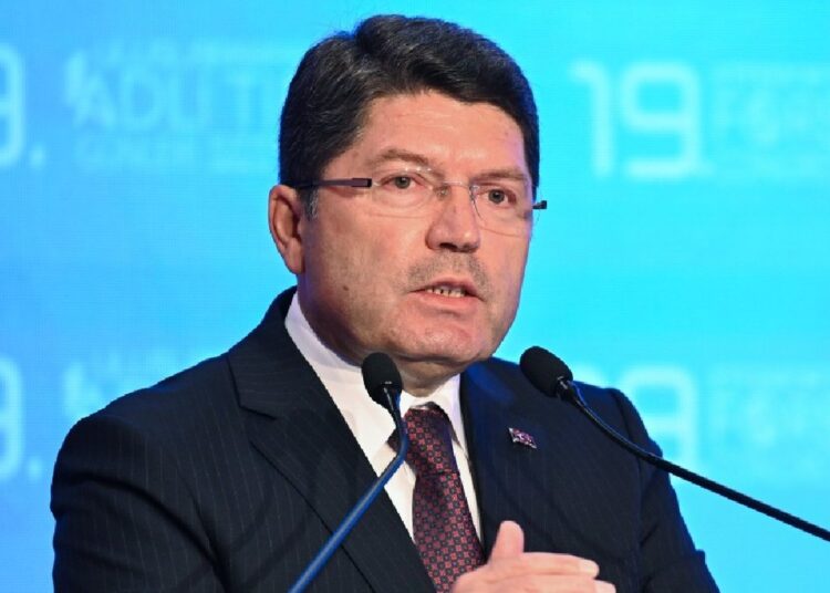 Adalet Bakanı, 7 madde açıkladı: Suça sürüklenen çocuklarla ilgili yasal düzenleme geliyor 1 Bakan Tunç’tan ‘yenidoğan çetesi’ açıklaması: 22 şüpheli tutuklandı