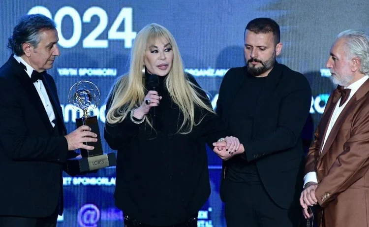 Zerrin Özer zor günler geçirdiğini açıkladı: ‘Beyin damarlarımda daralma var’