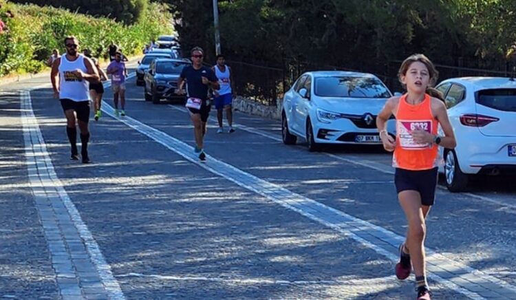 Atletizm yarışında rezalet! Yaşı küçük diye madalyası verilmedi 1 Atletizm yarışında rezalet! Yaşı küçük diye madalyası verilmedi