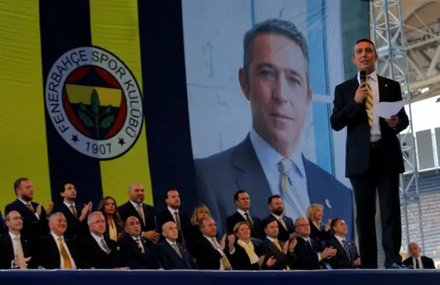 Fenerbahçe’nin borcu açıklandı: 12 milyar 571 milyon TL 1 Fenerbahçe’nin borcu açıklandı: 12 milyar 571 milyon TL