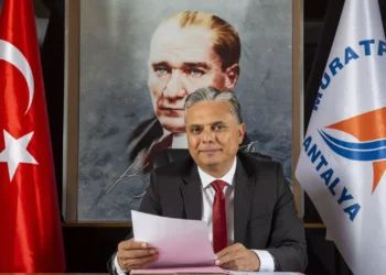 Muratpaşa Belediye Başkanı Ümit Uysal'ın oğlu banyoda vurulmuş halde bulundu 6 Muratpaşa Belediye Başkanı Ümit Uysal’ın oğlu banyoda vurulmuş halde bulundu
