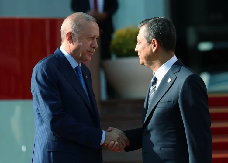 Erdoğan'ın Özgür Özel'e açtığı 1 milyonluk liralık davanın soruşturmasında 'yetkisizlik' kararı verildi 1 Erdoğan’ın Özgür Özel’e açtığı 1 milyonluk liralık davanın soruşturmasında ‘yetkisizlik’ kararı verildi