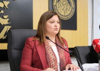 AK Parti'ye geçeceği iddia edilen CHP'li Afyon Burcu Köksal'dan açıklama: "Artık susmayacağım" 4 Burcu Köksal, Esenyurt mitingine neden katılmadığını açıkladı: ‘Bayrakla, İstiklal Marşı ile sorunu olanlarla bir arada olmam’